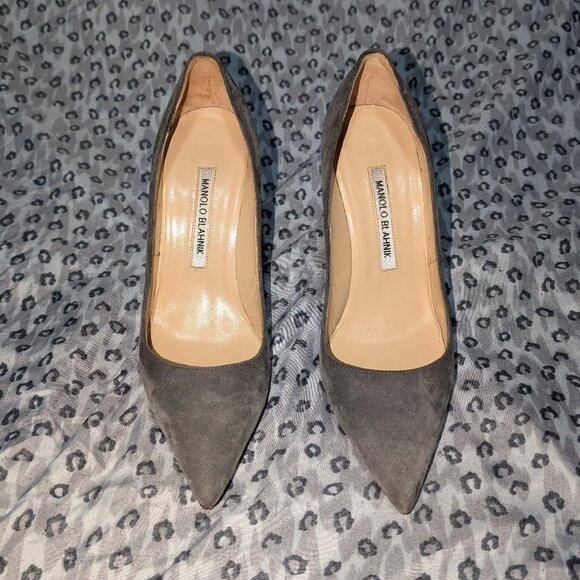 👠 Chic Gray Suede Manolo Blahnik Stilettos for Sale! 👠 - Picture 1 of 4
